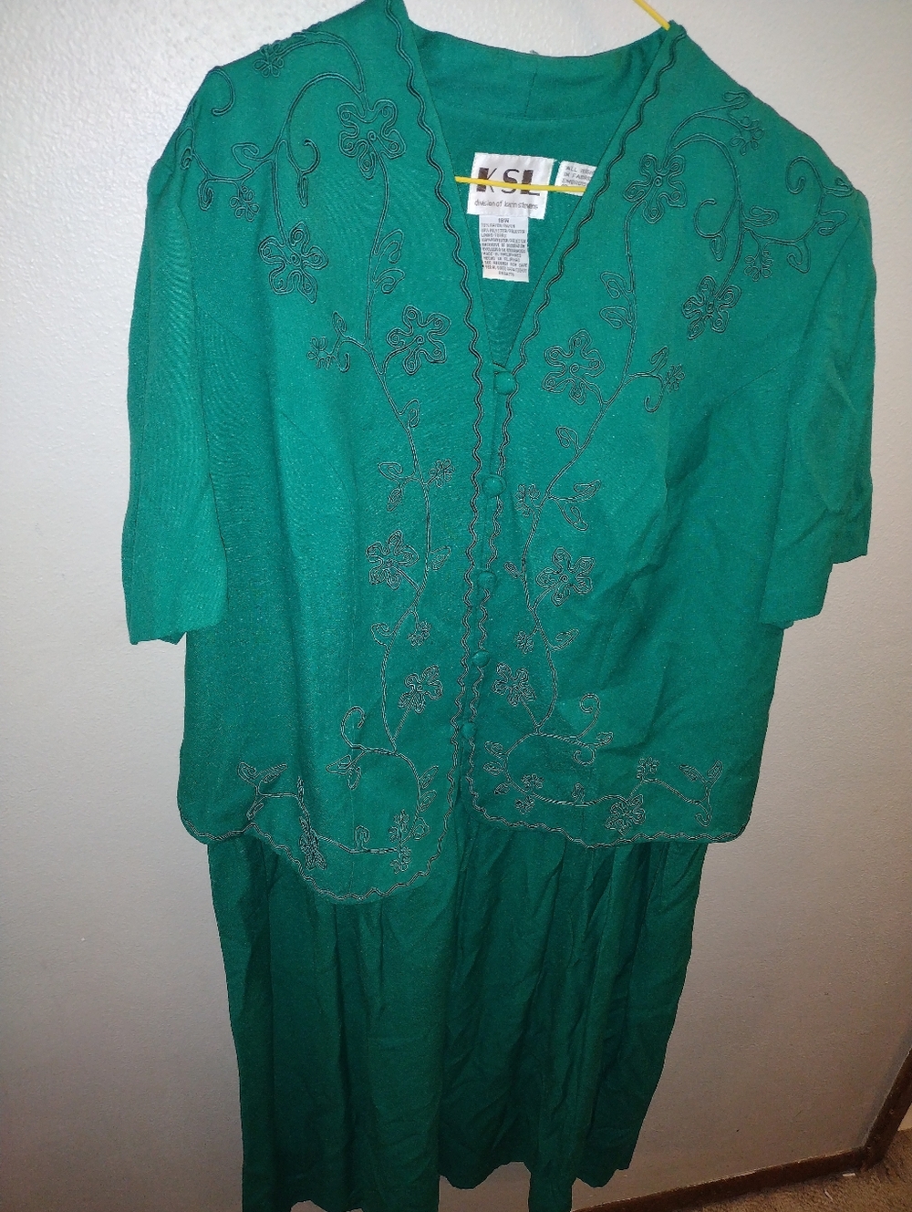 Vintage Divisions Of Karin Stevens Green Embroidered Dress